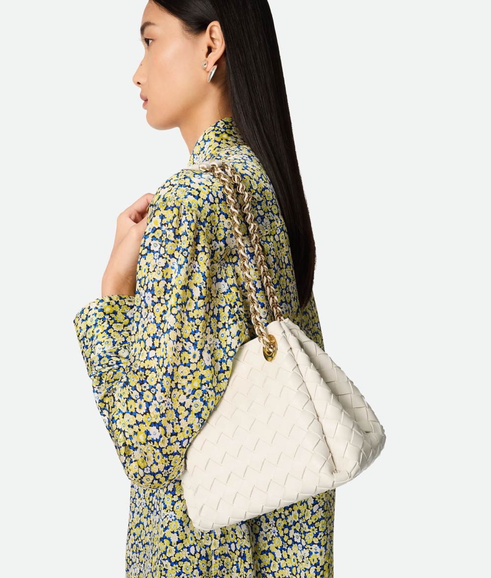 融入於各種日常的造型中。