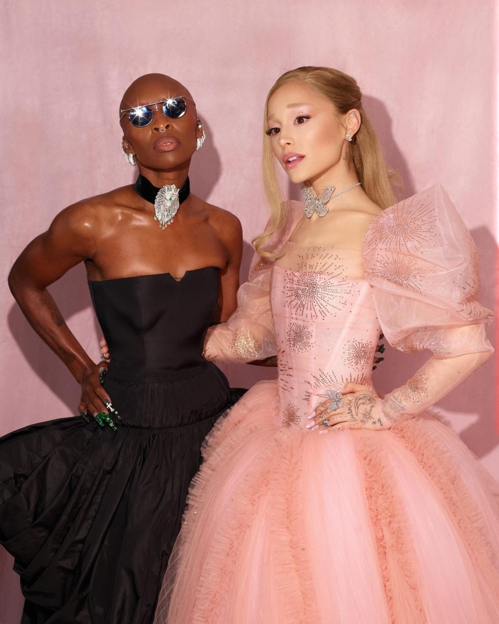 Ariana Grande 訂製的Vivienne Westwood薄紗禮服