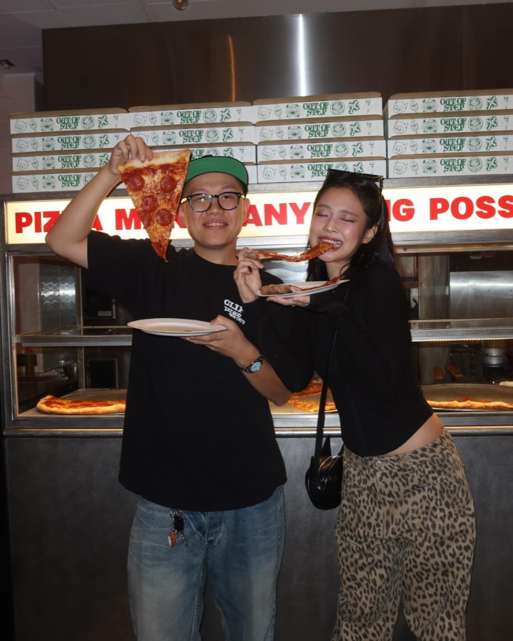 VERDY展現地主之誼,親自到場和Jennie一起享用Pizza