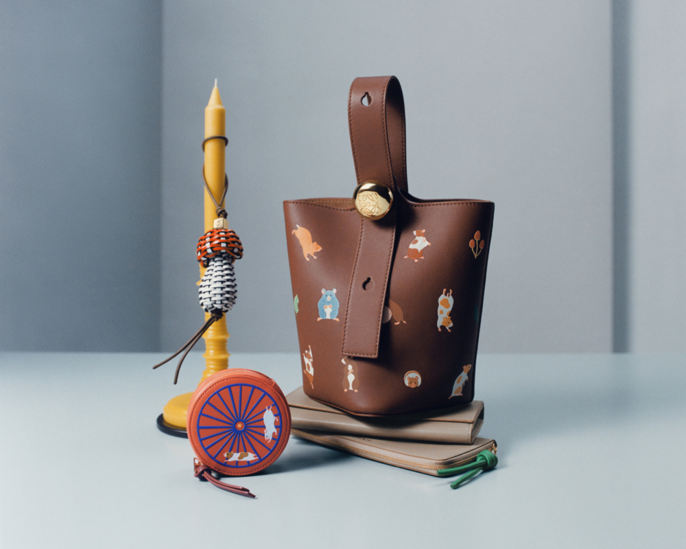 小動物躍上手袋