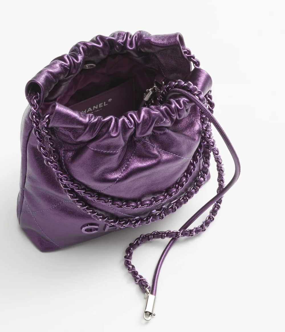 有粉紅及深紫、銀色等三種顏色