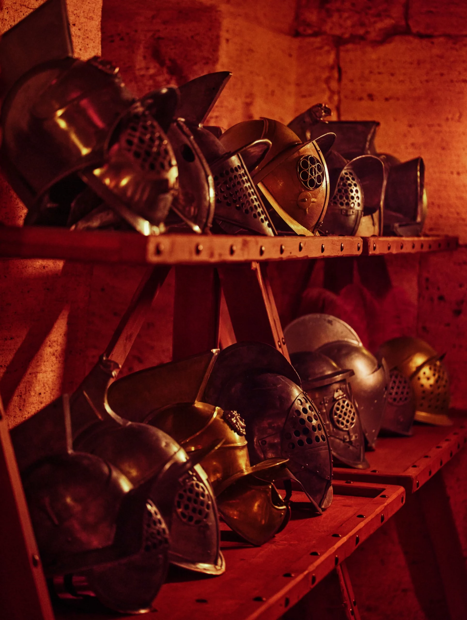 穿上由主辦方提供盔甲化身為角鬥士