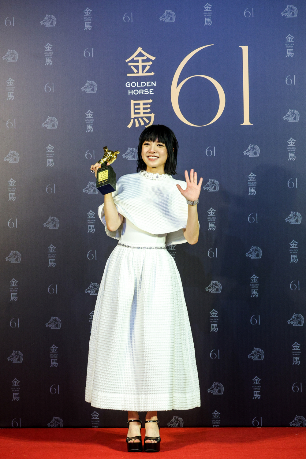 鍾雪瑩精準演繹了這份深刻而細膩的情感變化，獲得評審一致肯定