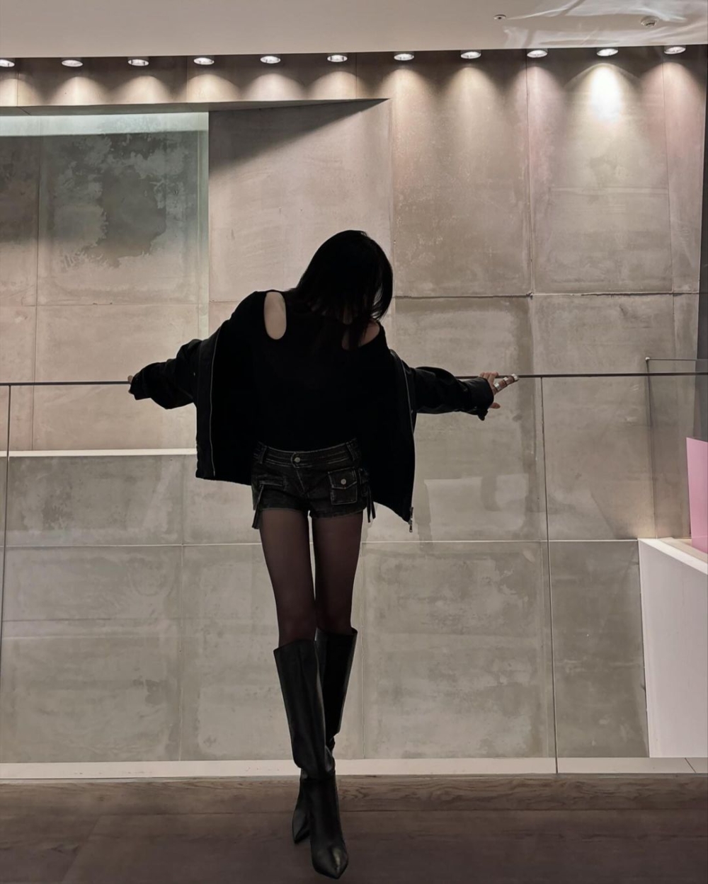 長靴可以拉長腿部線條