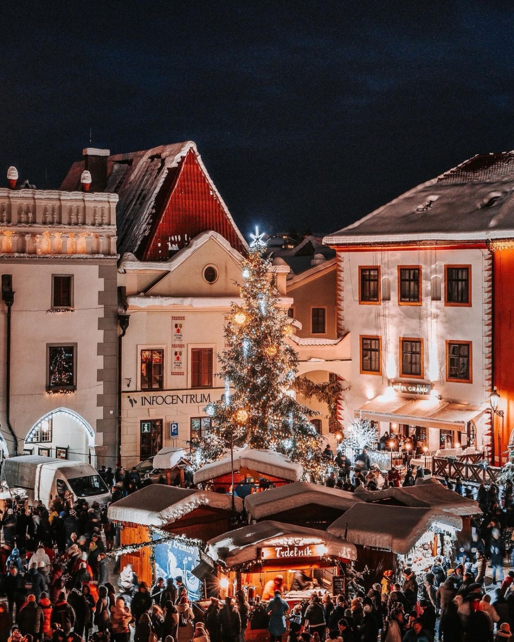 Český Krumlov位於捷克克魯姆洛夫地區的伏爾塔瓦河畔