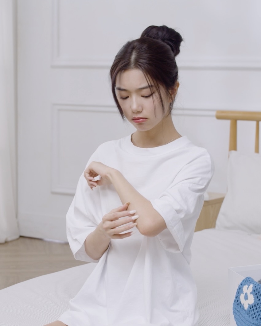 nivea小藍罐狀況劇Part.2→國民小資女搬家時刻,搬家做家事手忙腳亂?用nivea小藍罐加強膝蓋手肘保濕,遠離脫屑與乾癢!