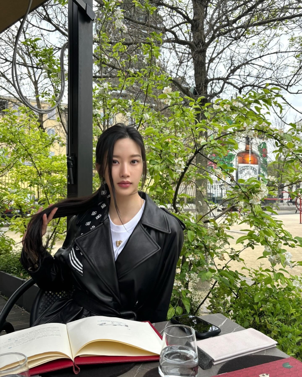 領巾當作髮束很有氣質