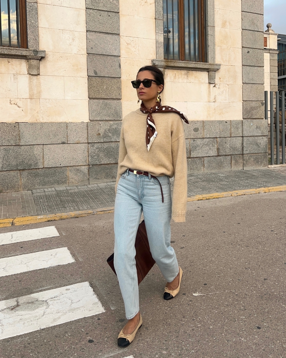 搭配同色系上衣更有完整性