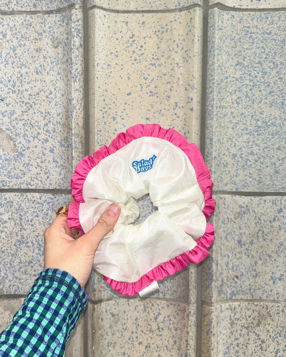 同樣是來自英國的品牌ROOP主打永續，多使用剩餘的復古布料打造