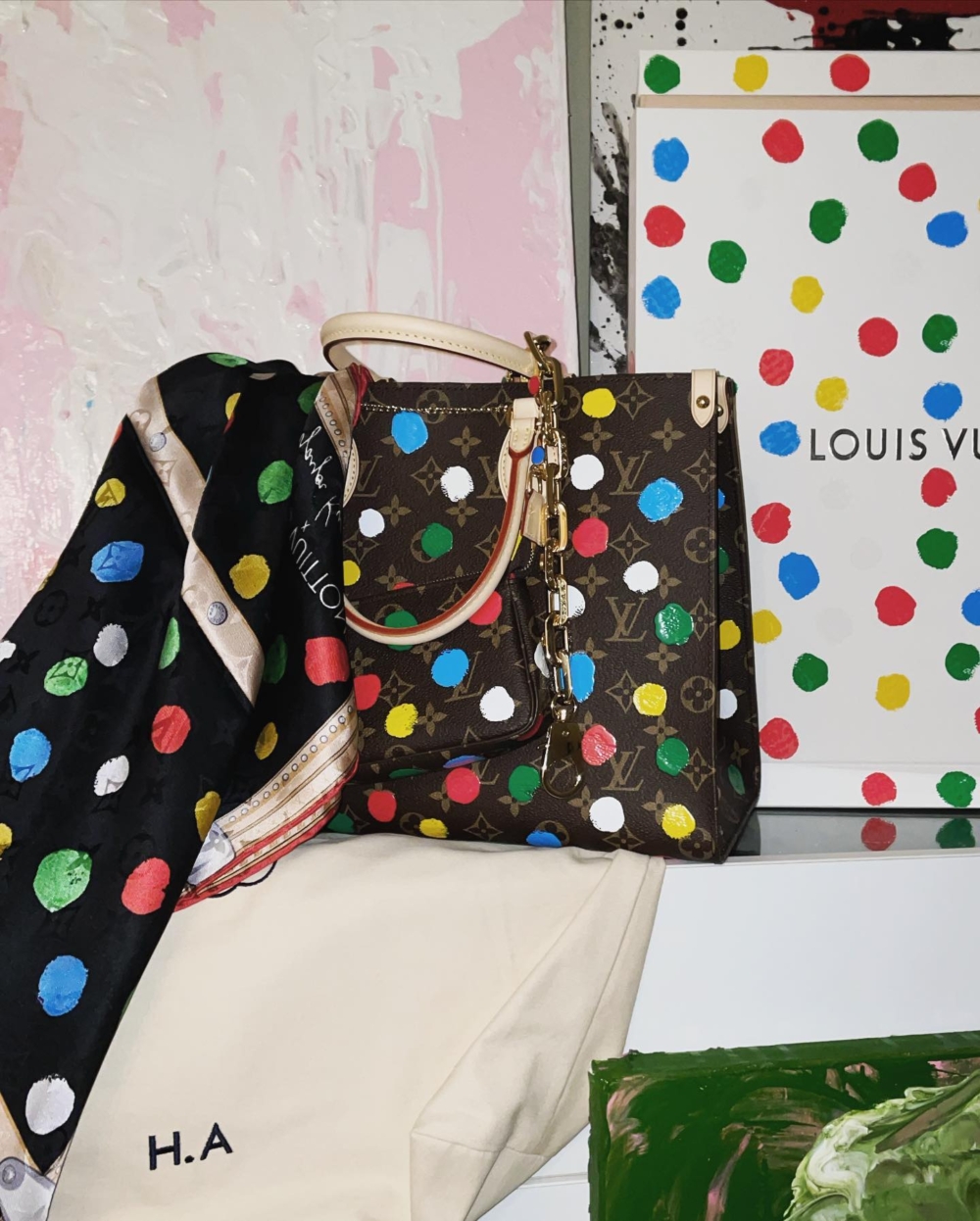 手袋上的領巾是亮點