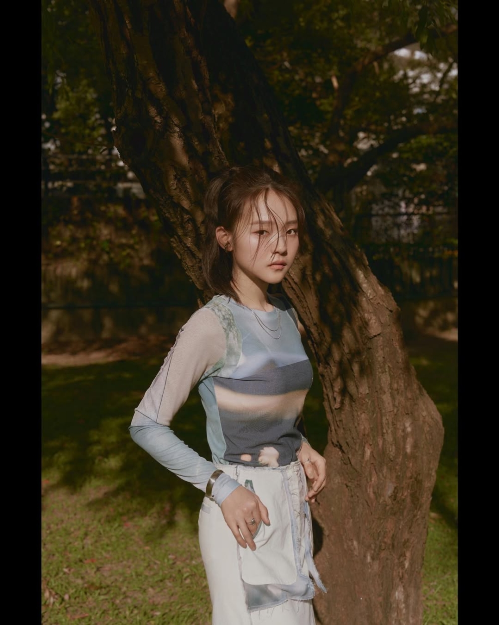 年輕柔滑膚質,讓林廷憶輕易駕馭淡顏妝容。
