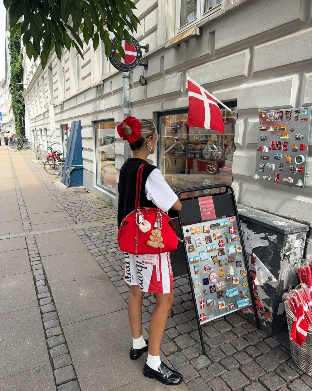 搭配亮眼的顏色會更時髦