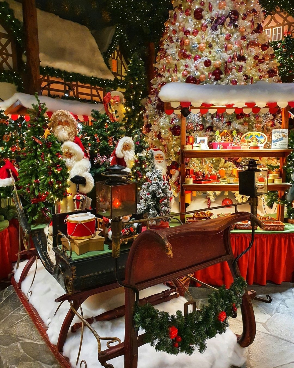 羅騰堡的聖誕市集歷史悠久,擁有手工藝品攤位和傳統美食如熱紅酒與薑餅