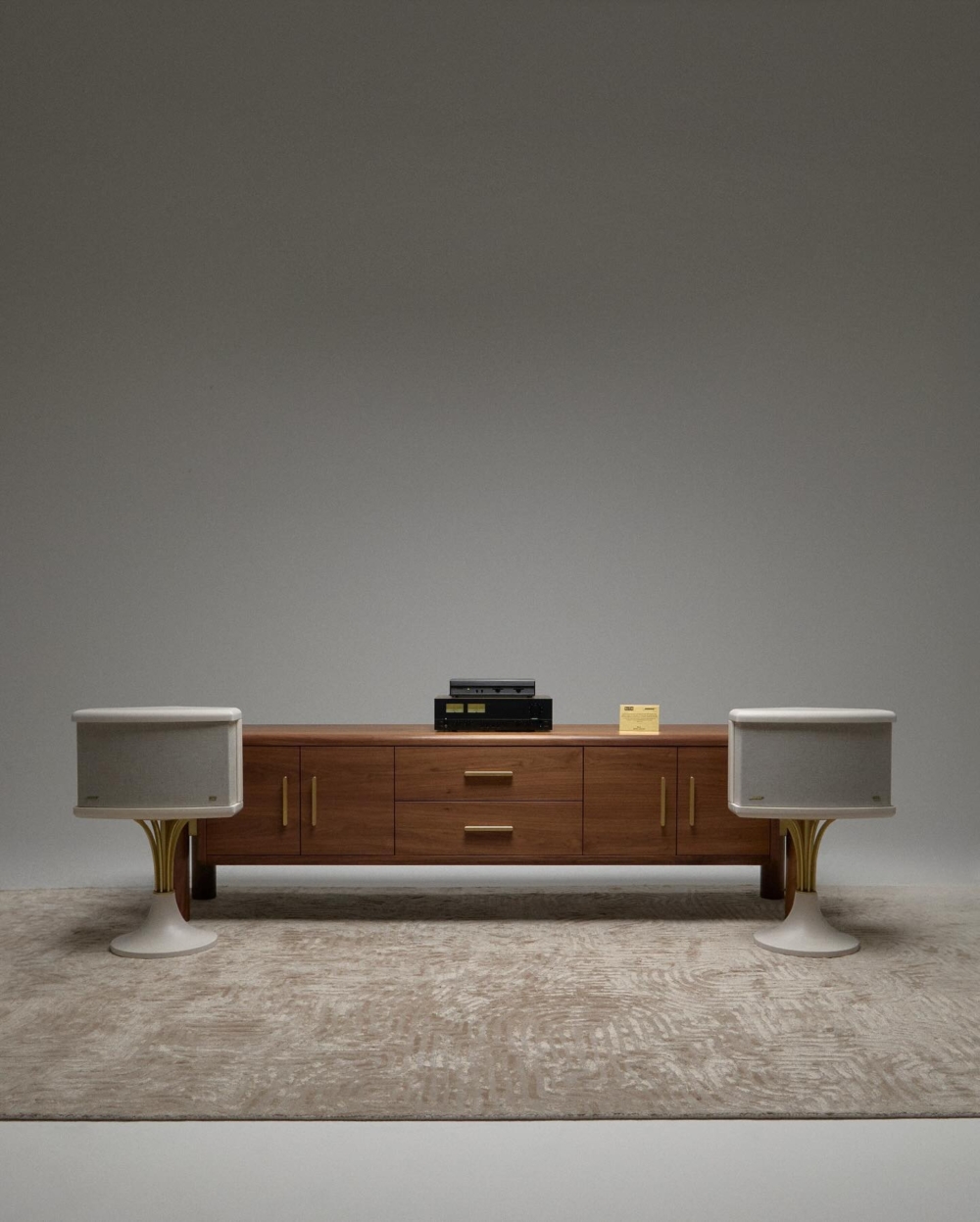 Bose音響攜手 KITH 打造全新901揚聲器