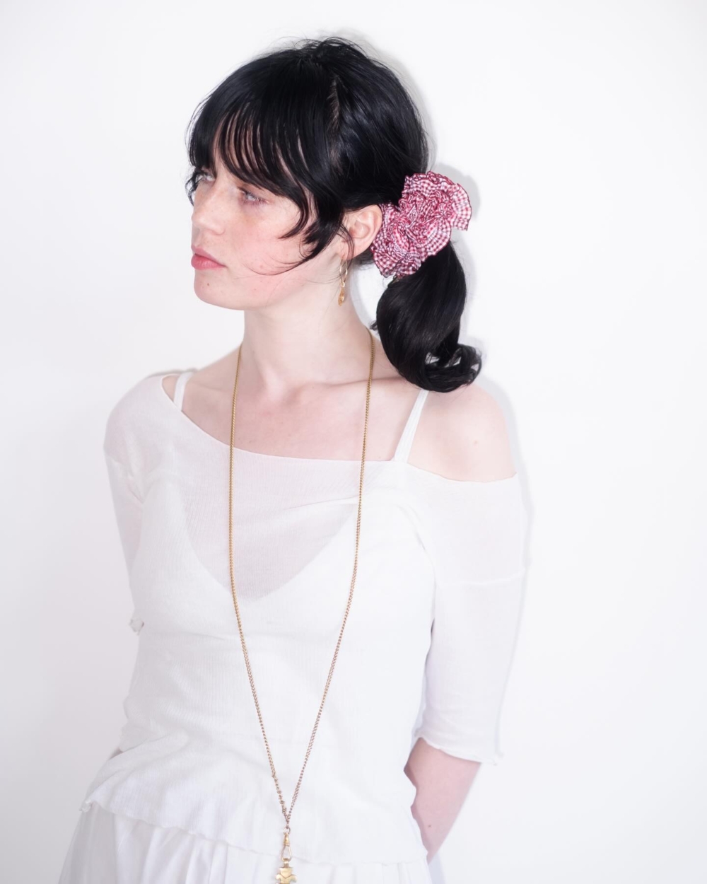 低馬尾展現典雅氣質