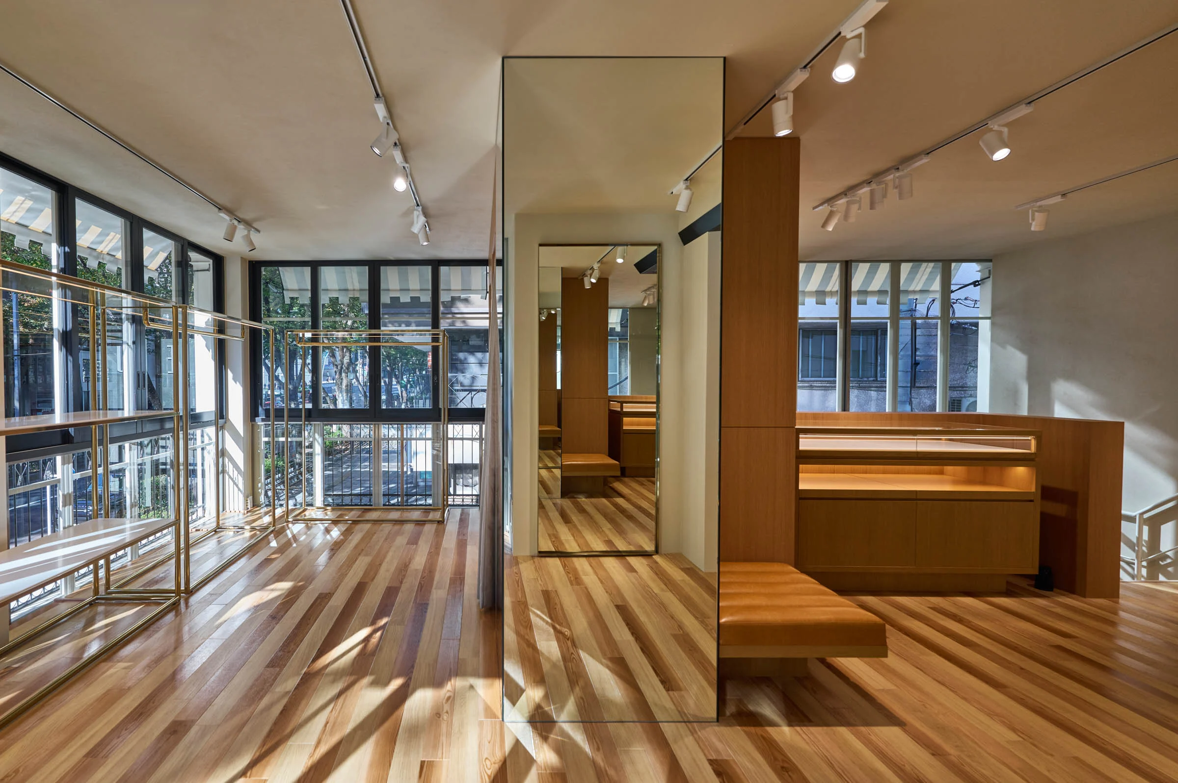 二樓則為AMI PARIS快閃店