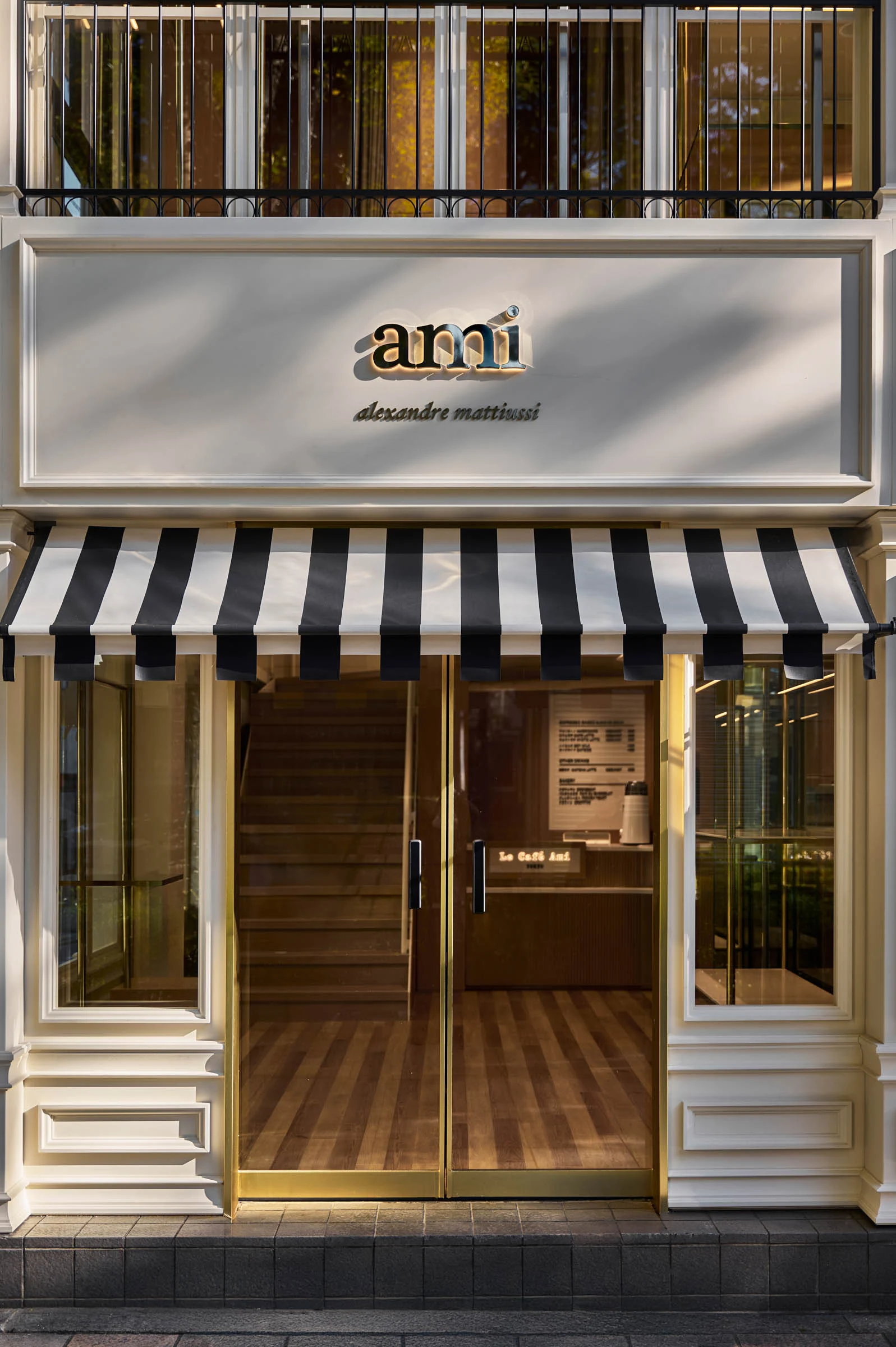 AMI PARIS在日本的第一家咖啡館「LE CAFÉ AMI」