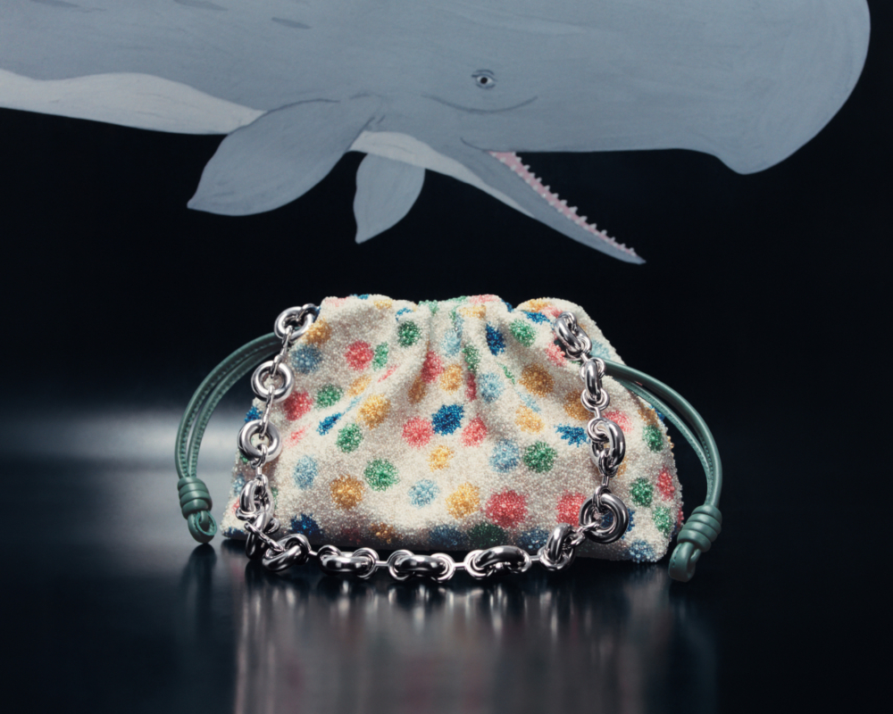 今年LOEWE在這個系列中巧妙運用了自然與奇幻元素