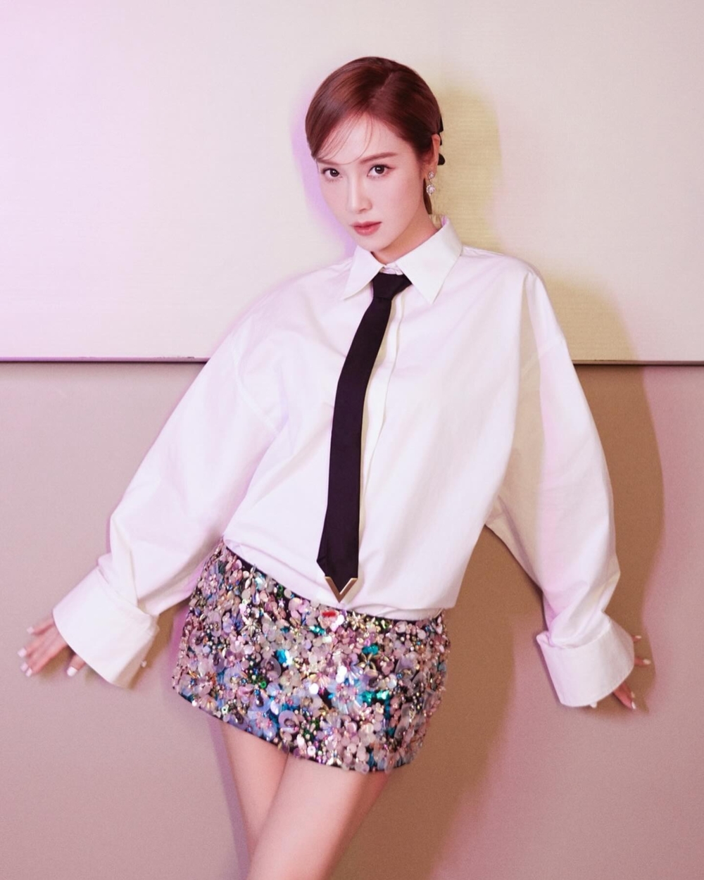 局部的亮片也能讓穿搭變亮眼