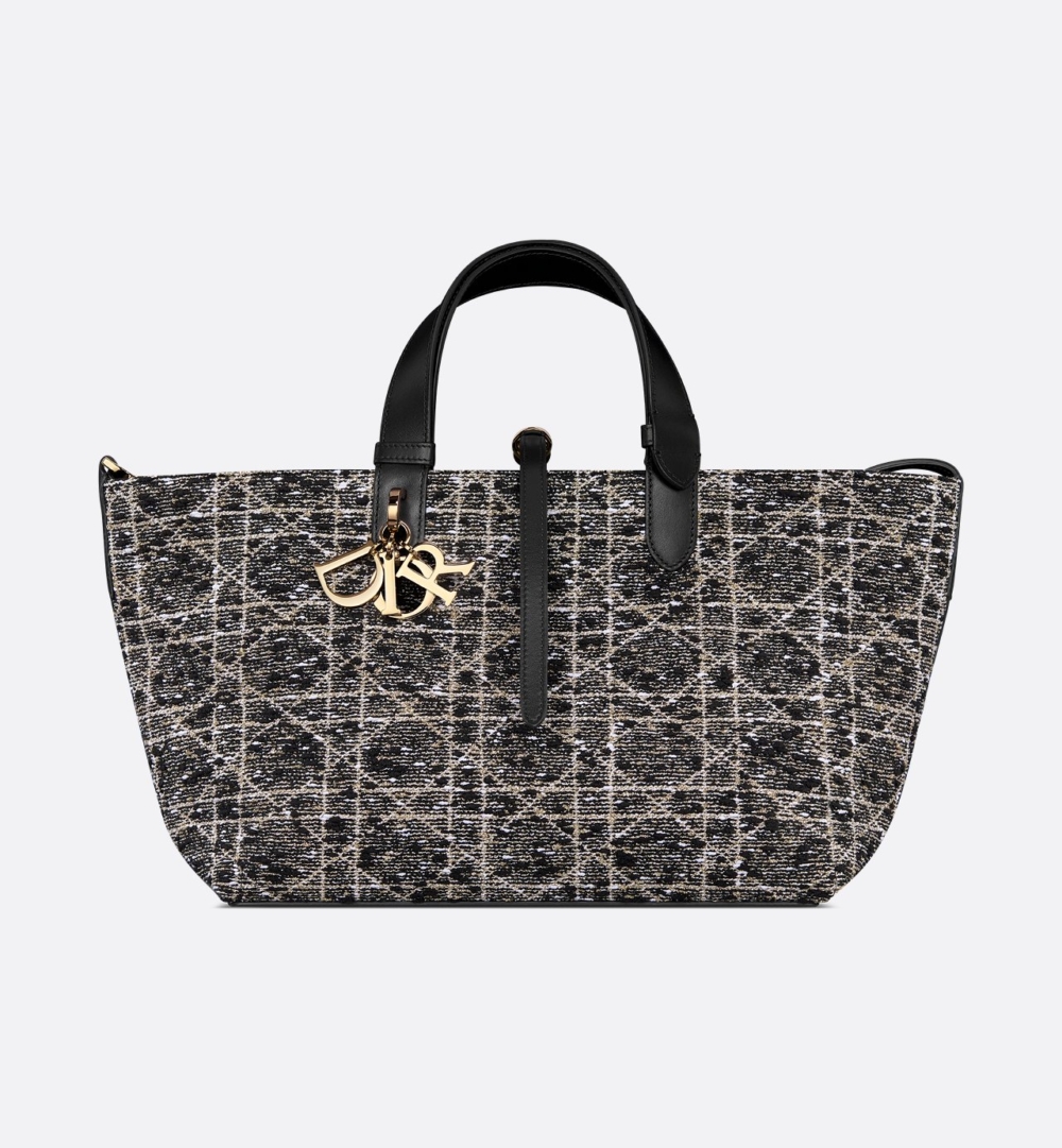 CD Lock鎖扣的D字可調校兩側。