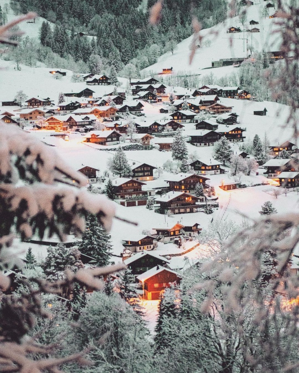 Grindelwald是位於瑞士伯恩高地阿爾卑斯山麓的一座迷人小鎮