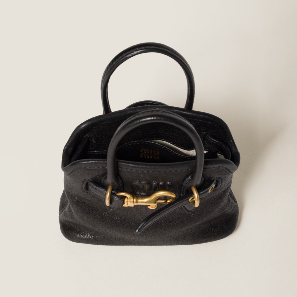 Aventure包款復刻Miu Miu經典設計。