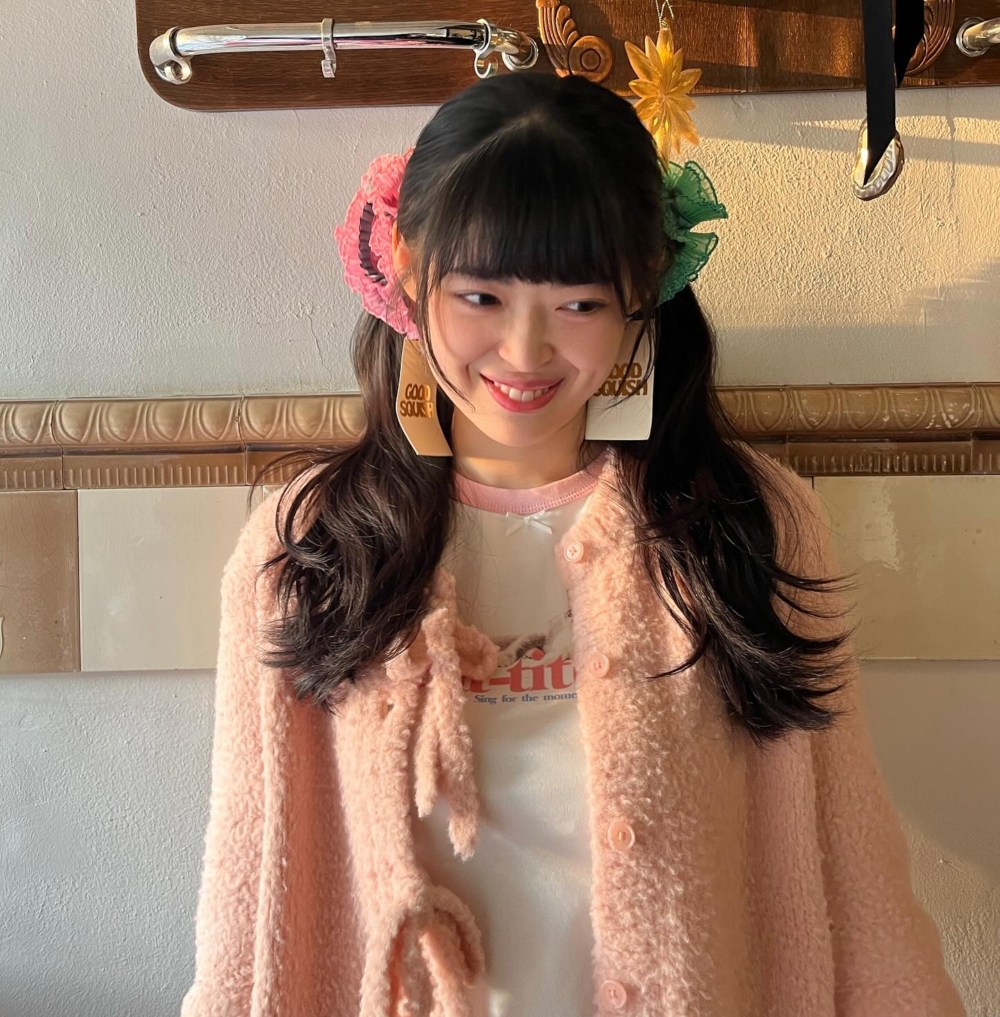 細細的皺褶以及層層堆疊的花邊，看起來重工又複雜