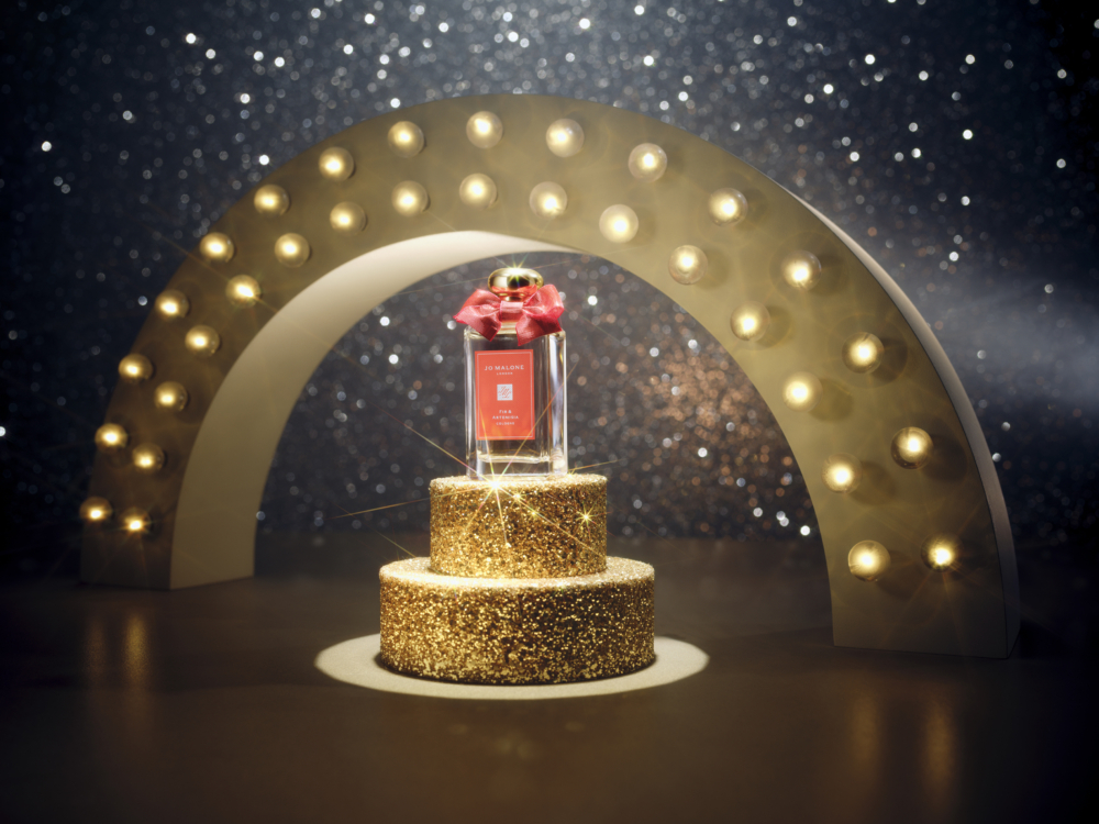 橙調加上大大的蝴蝶結，歡欣感與可愛度提升。