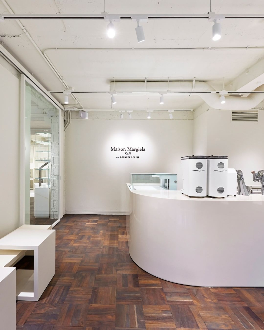 開設首爾Maison Margiela Café
