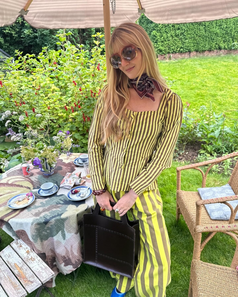 領巾成為搭配亮點