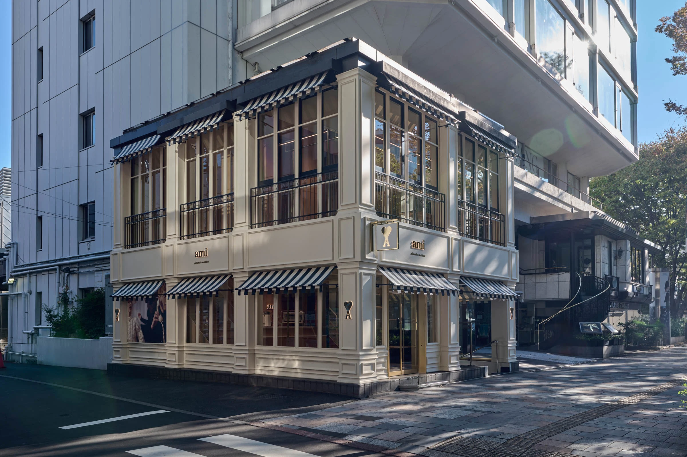 AMI PARIS在日本的第一家咖啡館「LE CAFÉ AMI」