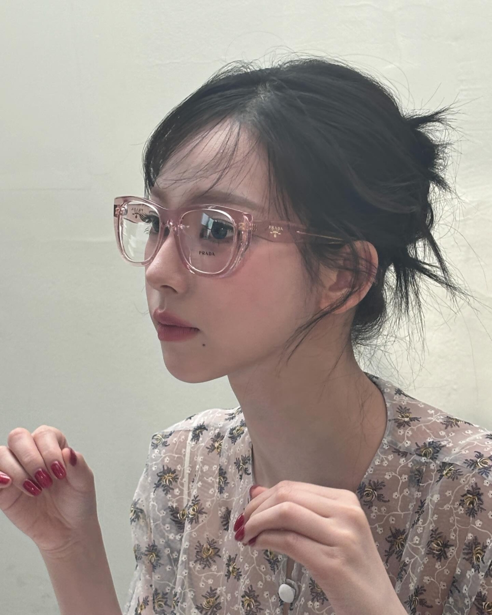 半透明框眼鏡會看起來比較輕盈