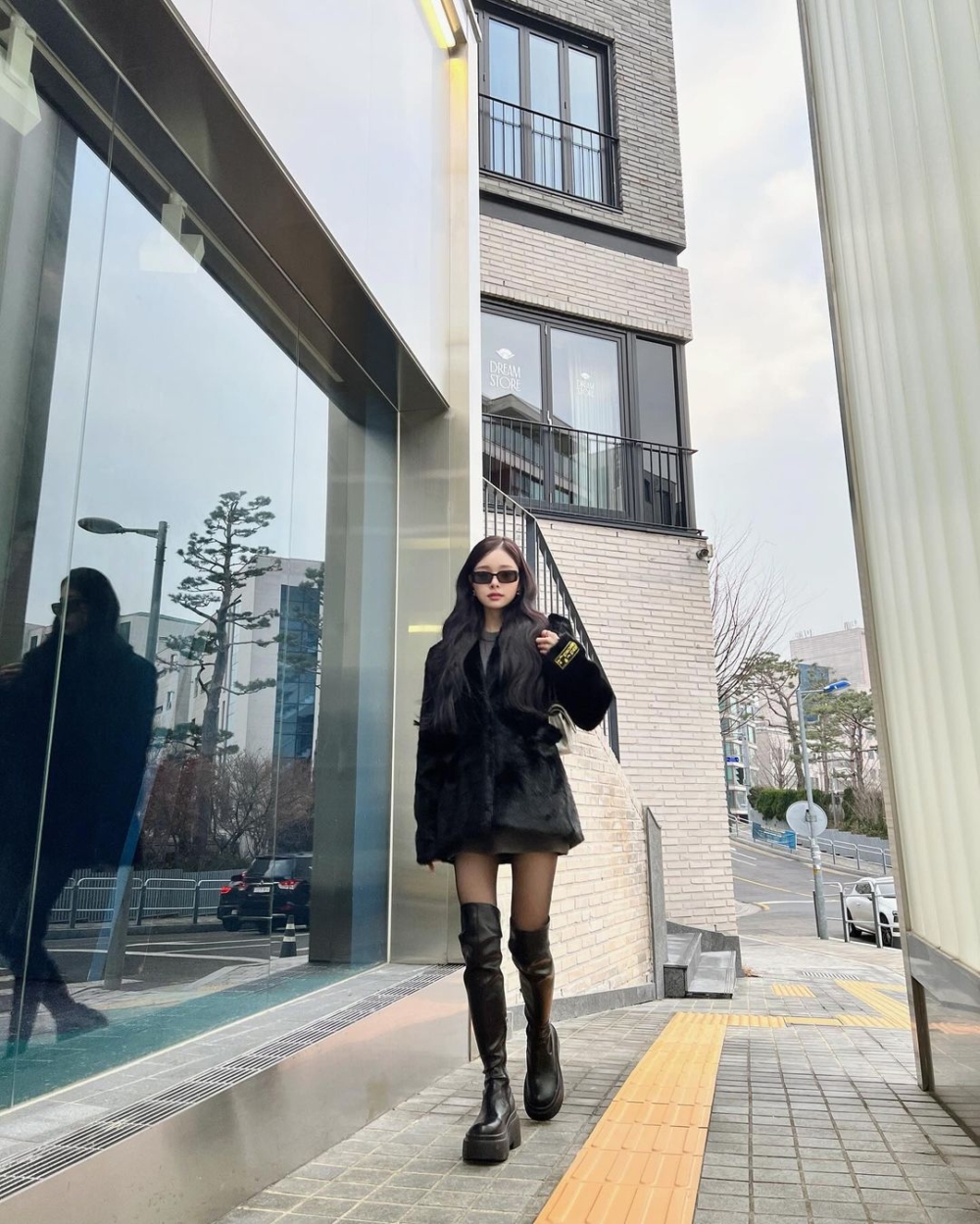 過膝靴是秋冬季節的經典單品