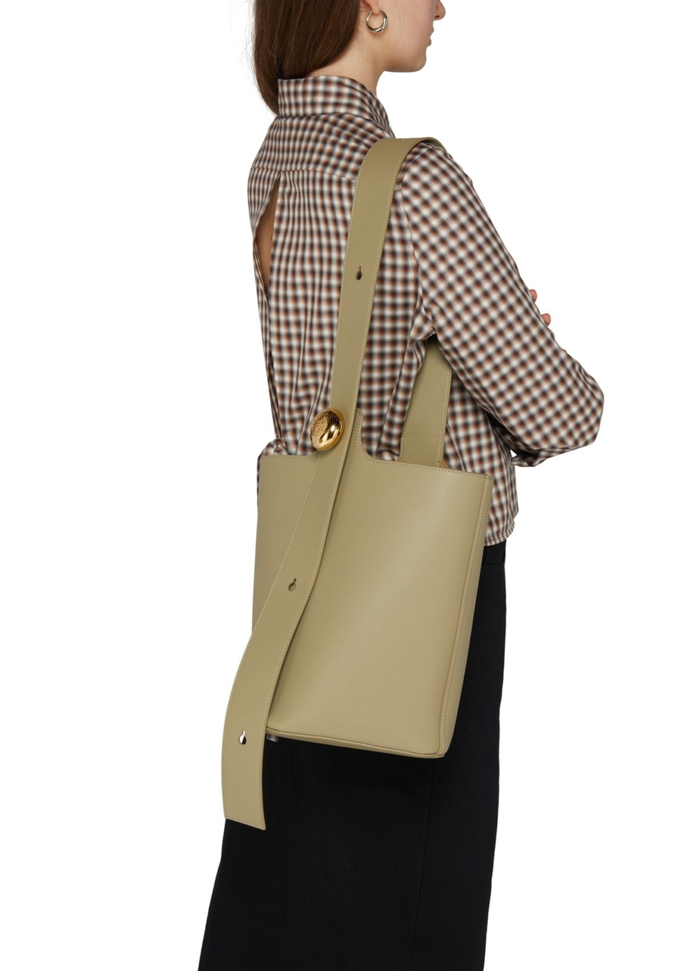 LOEWE Pebble桶包以柔和的桶狀結構打造