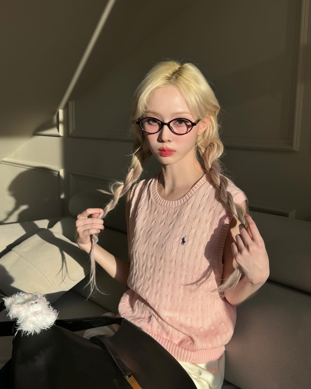 秋冬非常流行的深棕色、琥珀混色鏡框