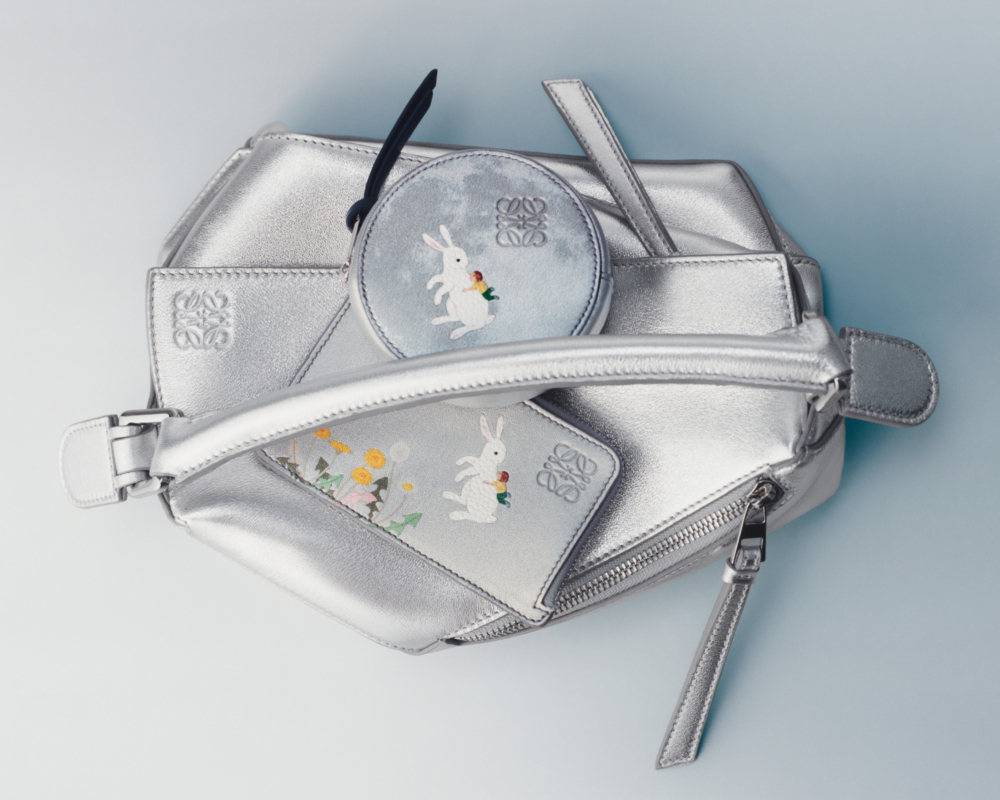 活潑的兔子和淘氣的倉鼠也為泥土色與翠綠色的經典手袋增添童趣