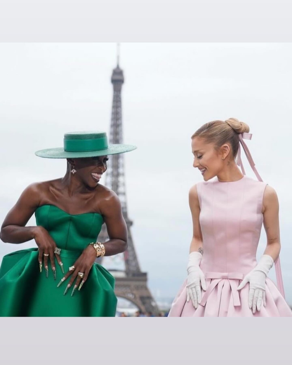 穿上粉色緞帶裙來到奧運宣傳新作