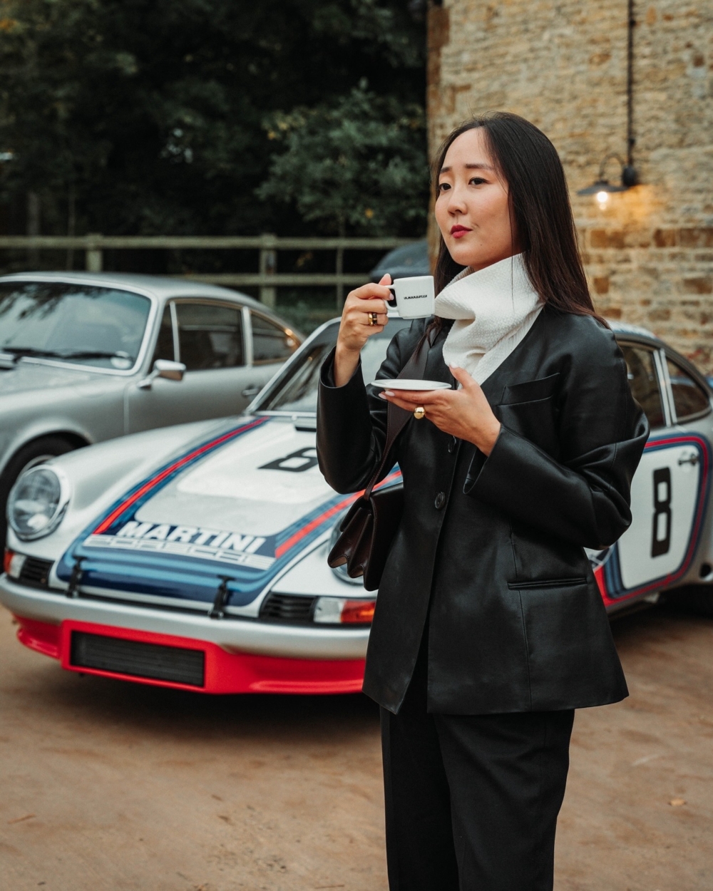 以Porsche於1973年Targa Florio大賽的獲勝賽車保時捷911 Carrera RSR配色為靈感