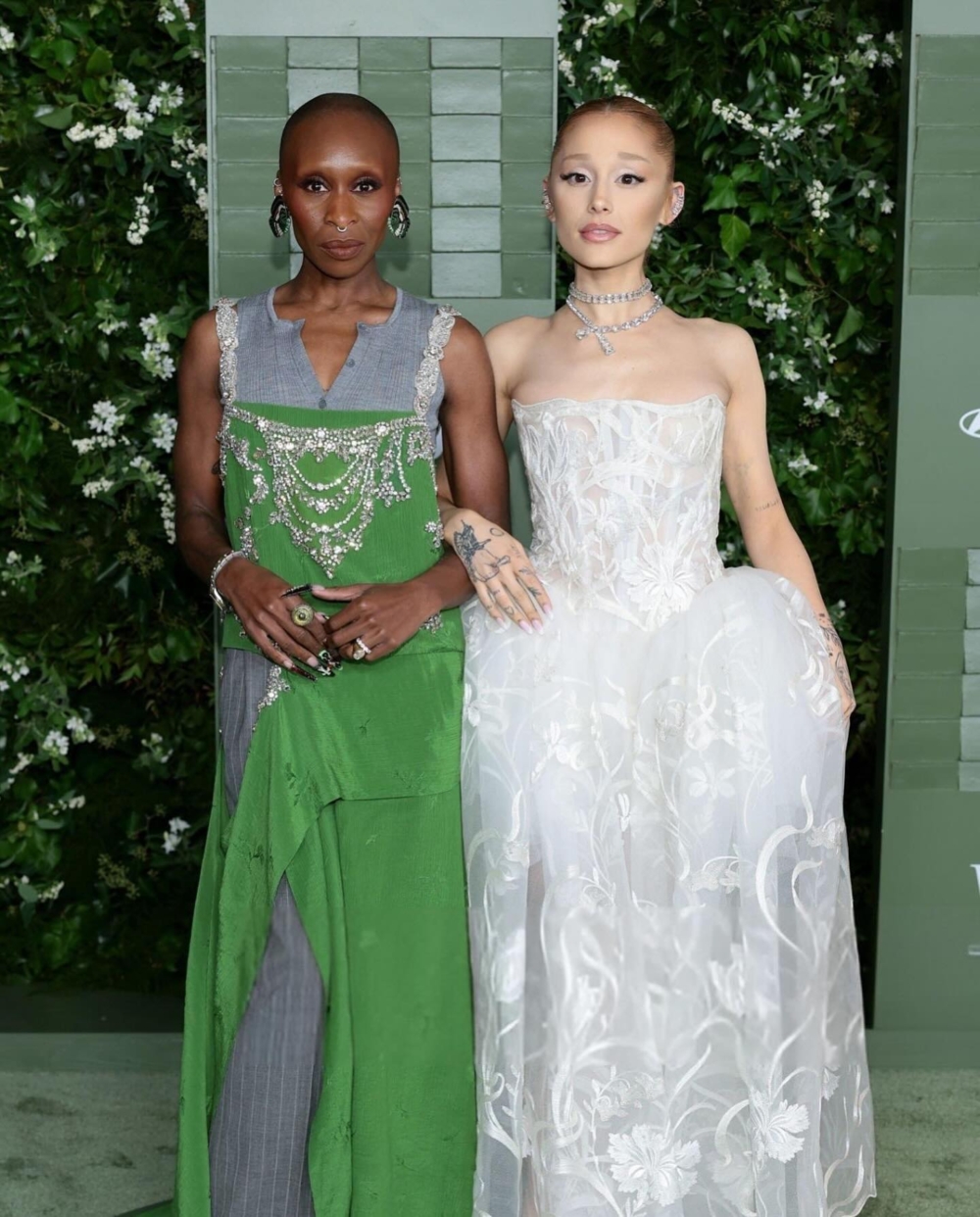 ArianaGrande穿著Vivienne Westwood 2024 年高級訂製服系列新娘禮服