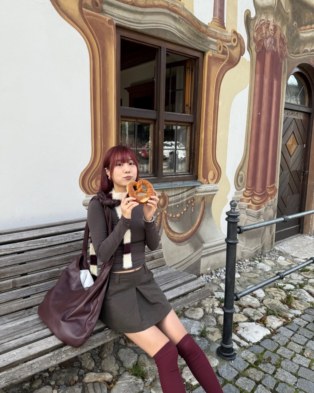 最簡單的搭配技巧就是圍上一圈