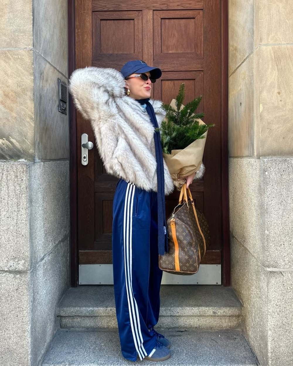 長款則可以垂墜在胸前，又或是做出許多別緻的搭配