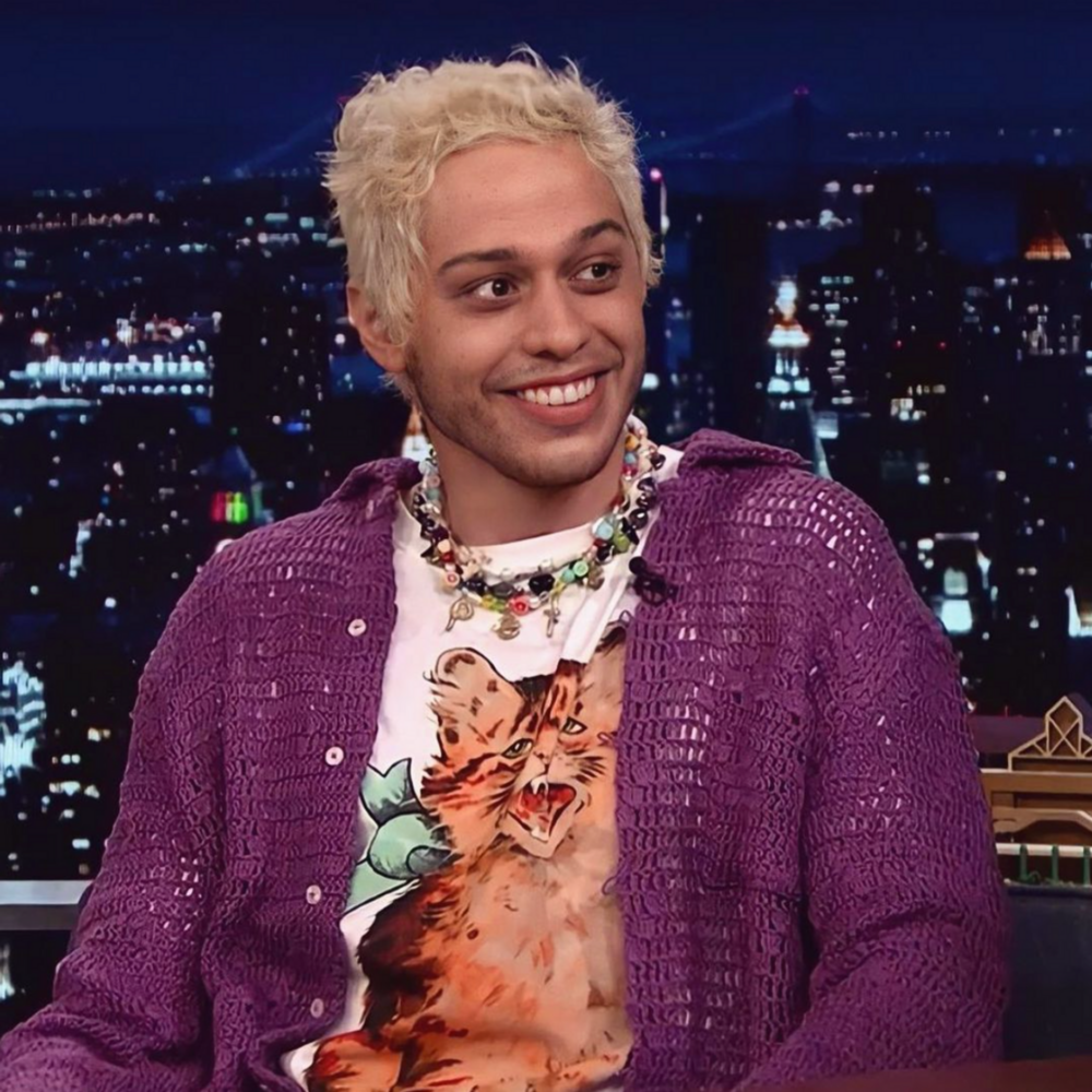 喜劇演員Pete Davidson配戴的是客製化項鍊