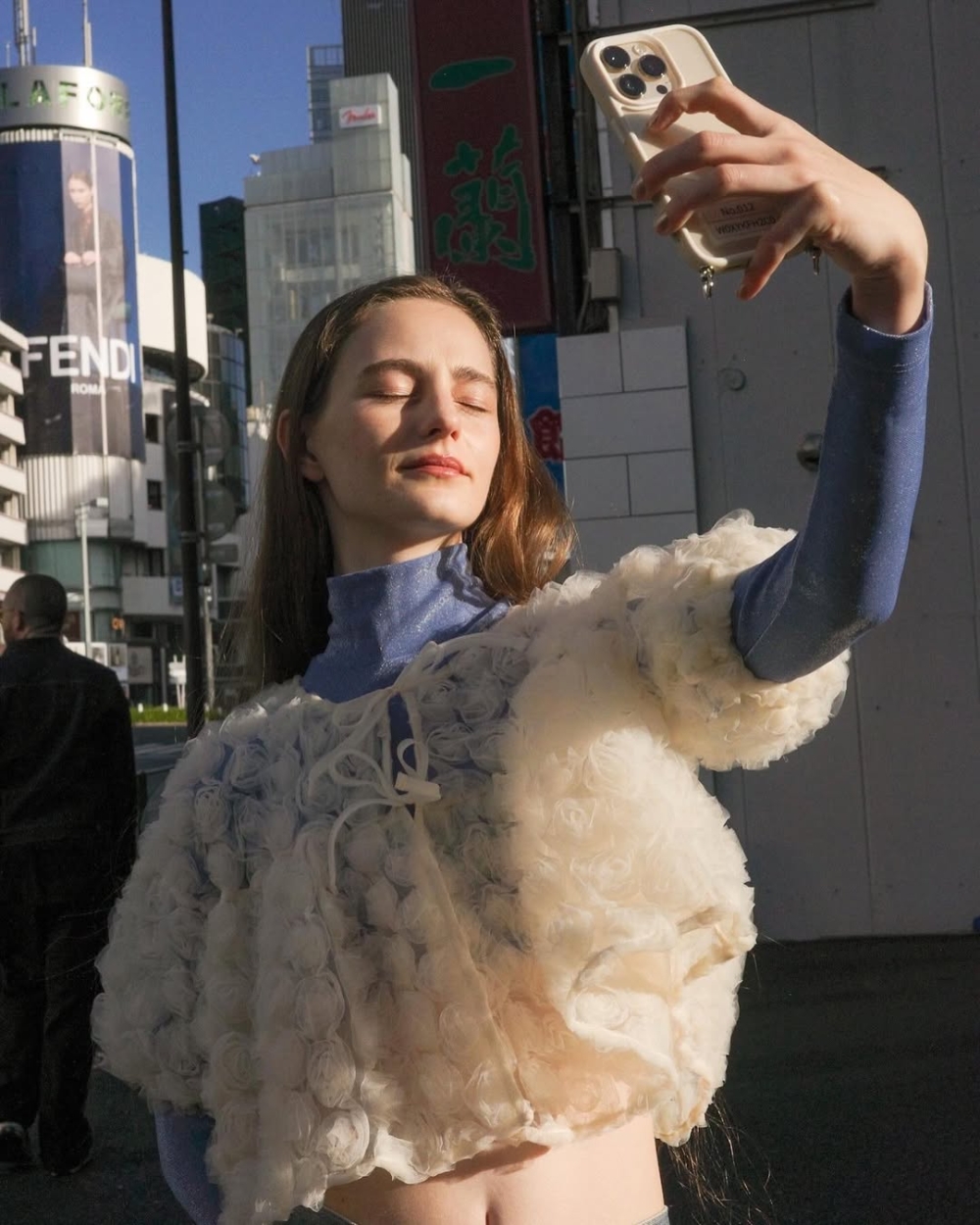 花朵蕾絲疊穿很有浪漫感