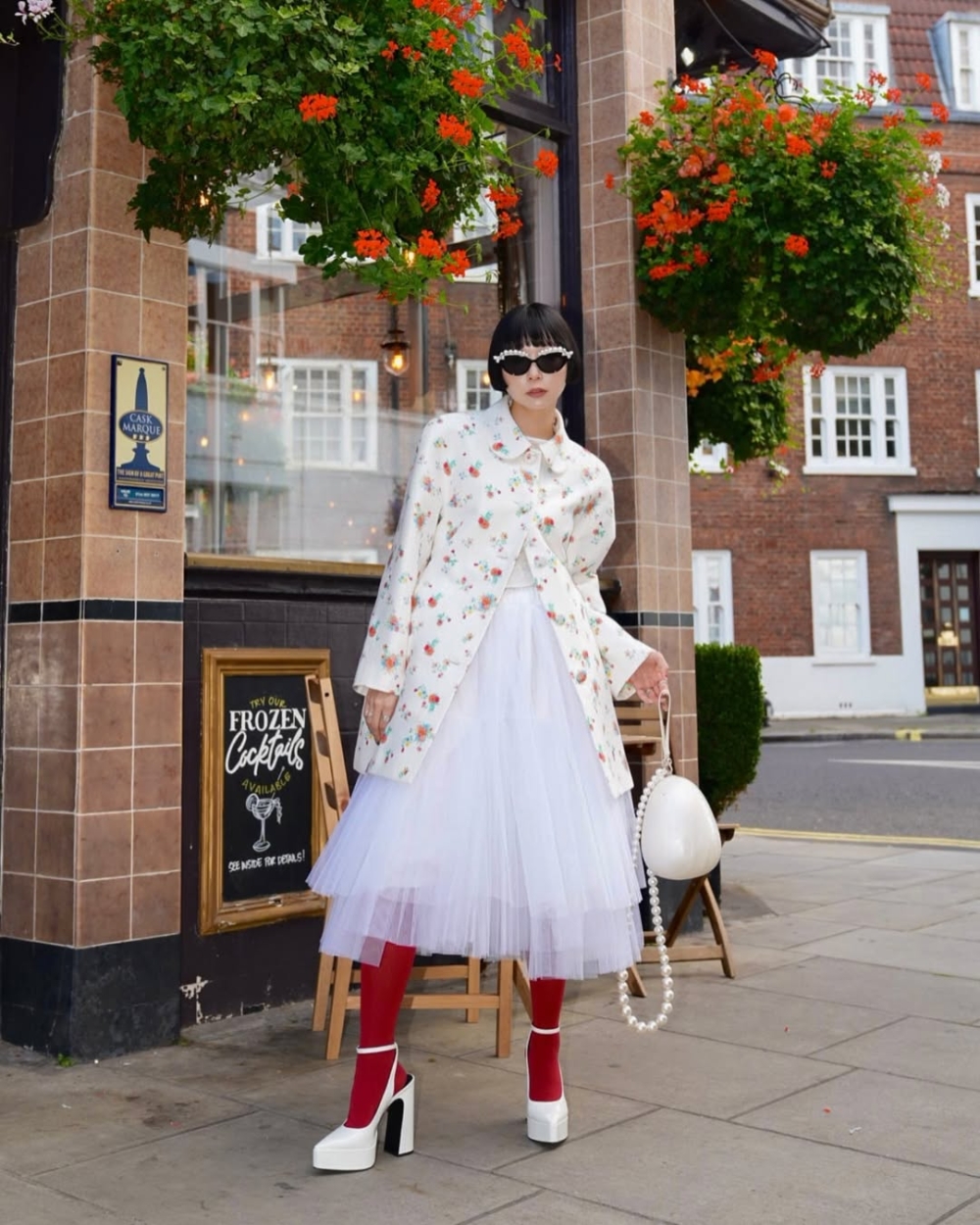 asaginyo一邊尋找自己感興趣的東西一邊拍影片