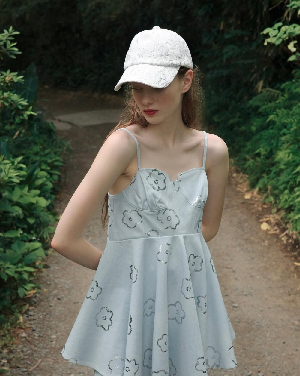 緞面小花朵也非常可愛