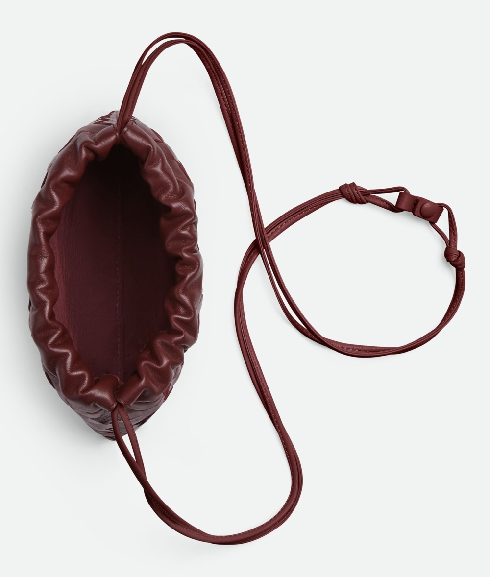 內裡使用尼羅布料。