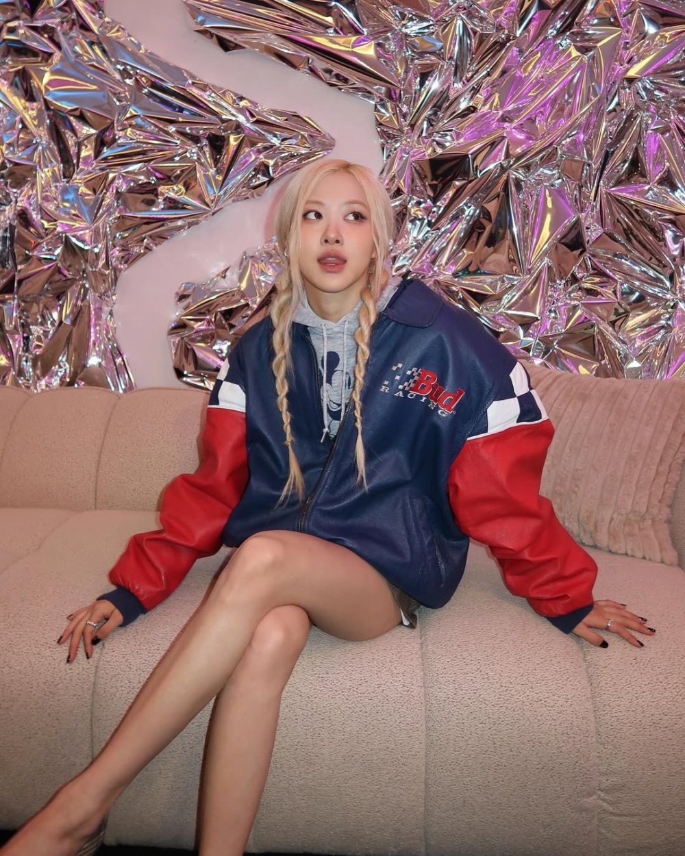 棒球夾克搭配女人味穿搭也很適合