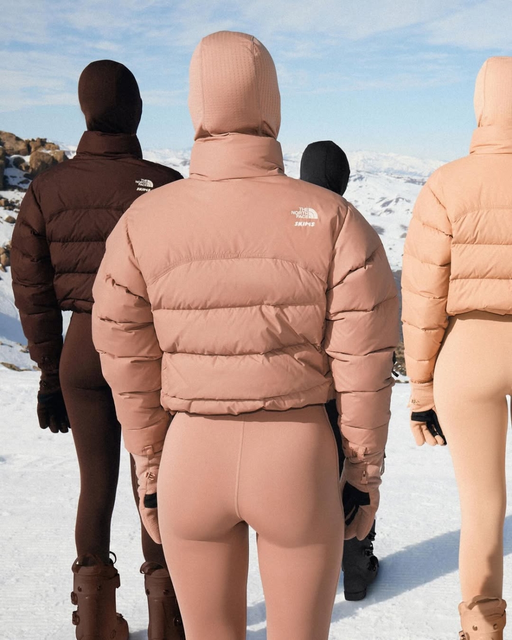 滑雪服以修身的曲線剪裁打破過去笨重的形象