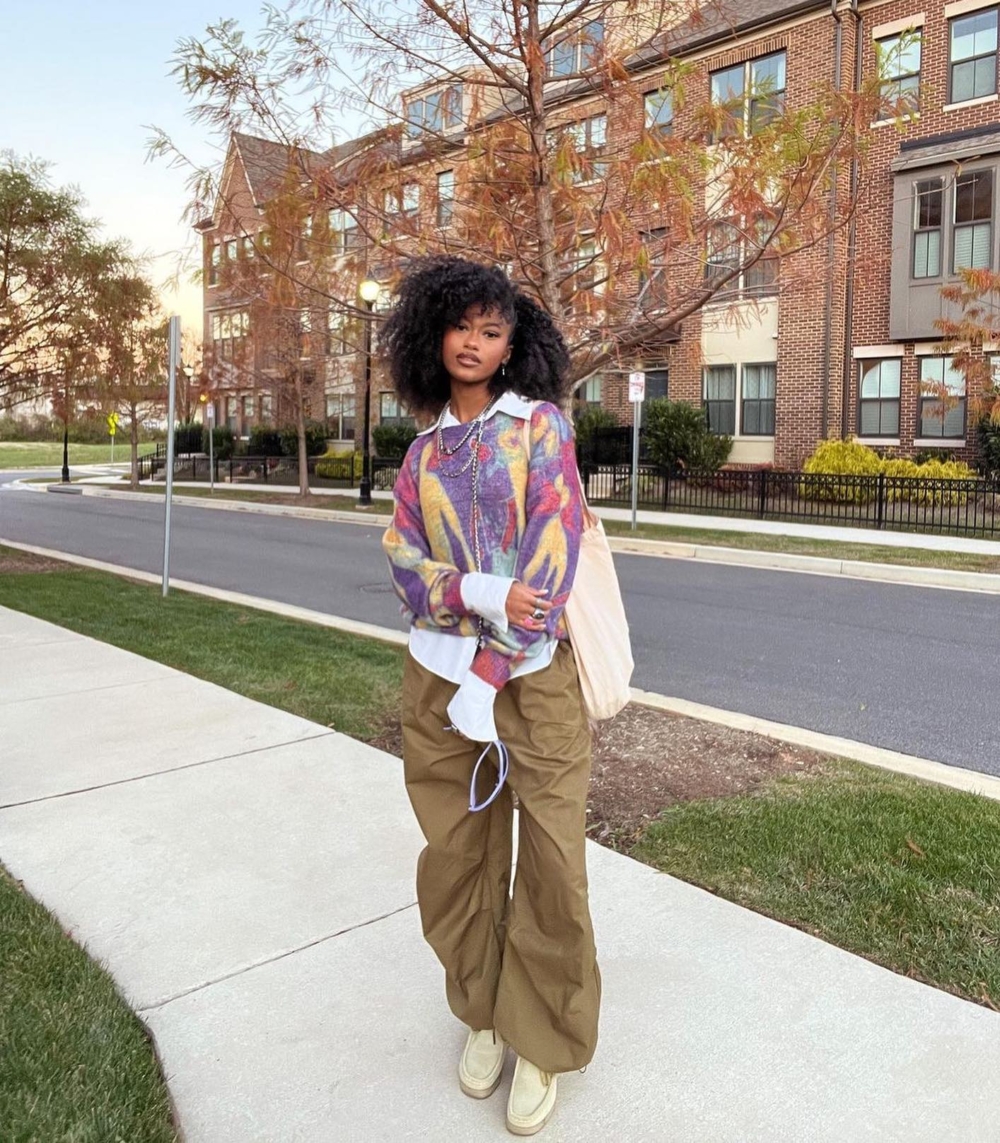 袋鼠鞋與工裝褲的結合是完美的街頭風穿搭