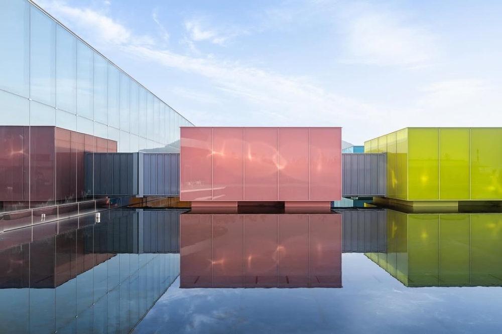 這幾個特展廳還配備有可移動的牆壁，可以讓每個展覽轉變為多樣化的空間